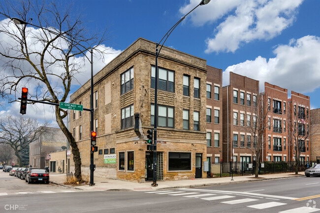 Building Photo - 2301 W Chicago Ave Rental