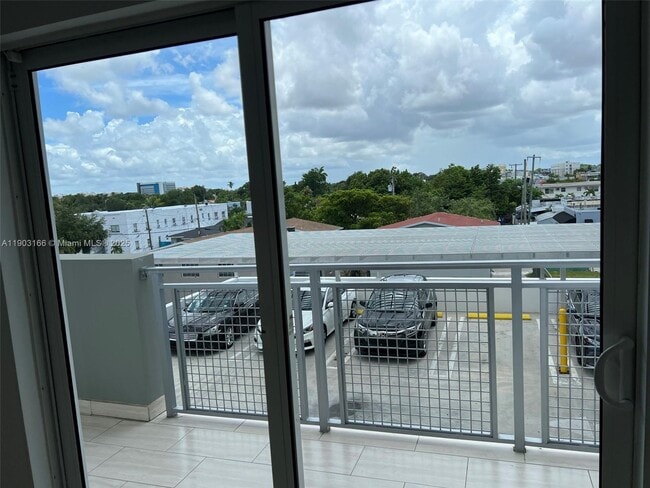 Photo - 2300 NW 7th St Unidad 306