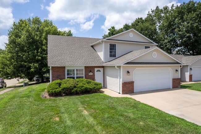 Building Photo - 5001-5003 Carrie Ridge Dr. Unit 5003 Carrie Ridge Dr.