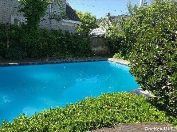 11 Biarritz St
