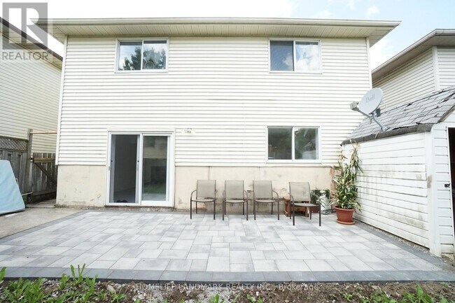 Photo - 594 Queen Victoria Dr