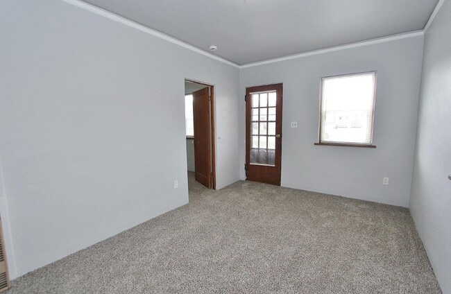 Photo - 210 S Commercial Ave