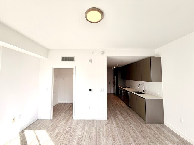 Photo - 328 NW 33rd St Unidad S10