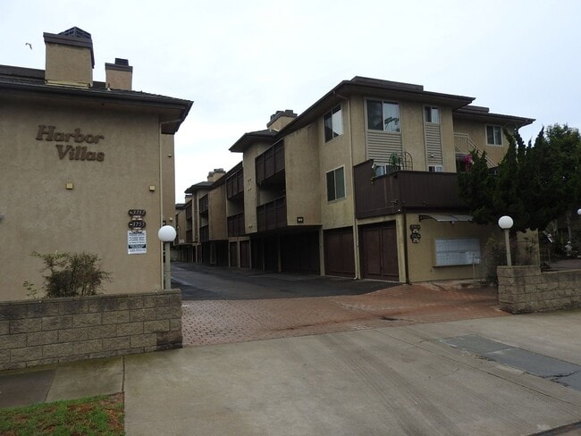 2 BDR Condo with 2-Car Garage - 2 BDR Condo with 2-Car Garage