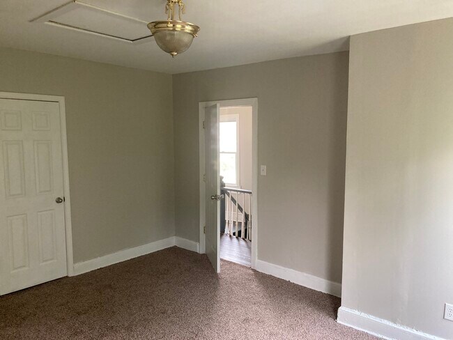 Photo - 3060 Lawson St