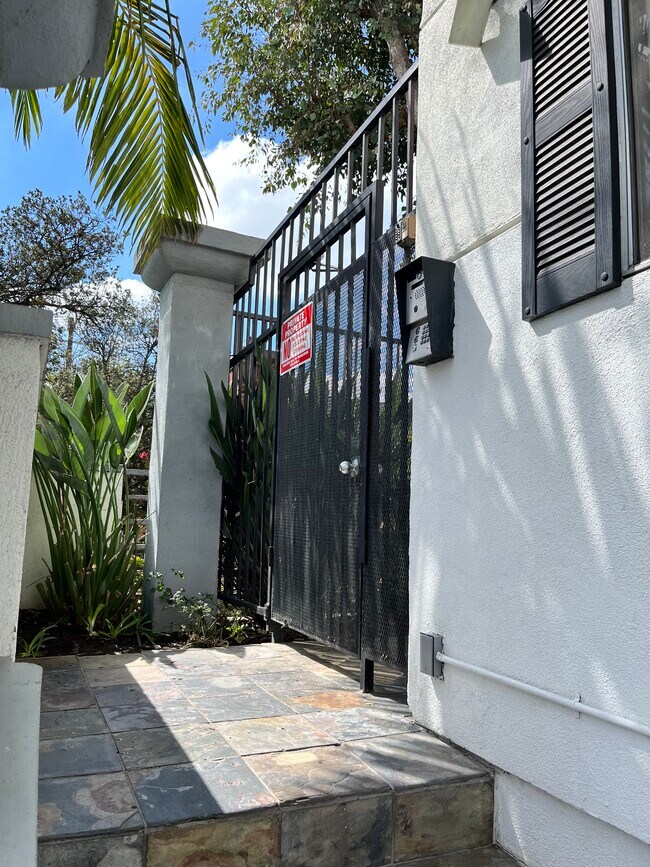 Photo - Chateau Studio Village Apartments