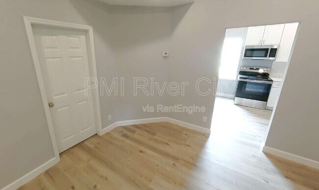 Photo - 151 W 17th St Unit 2