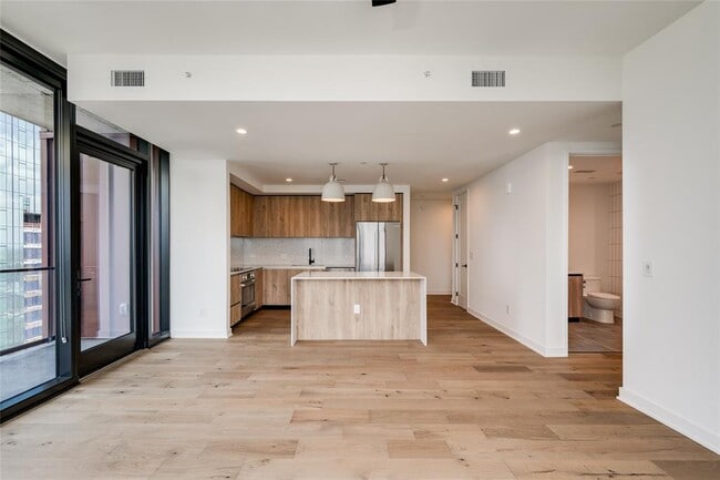 Photo - 84 East Ave Unit 3409