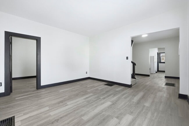 Photo - 2406 Miner St