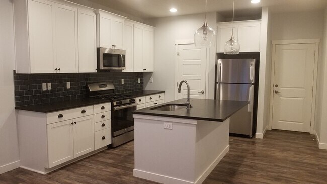 Photo - 1199 W Jackson Ave