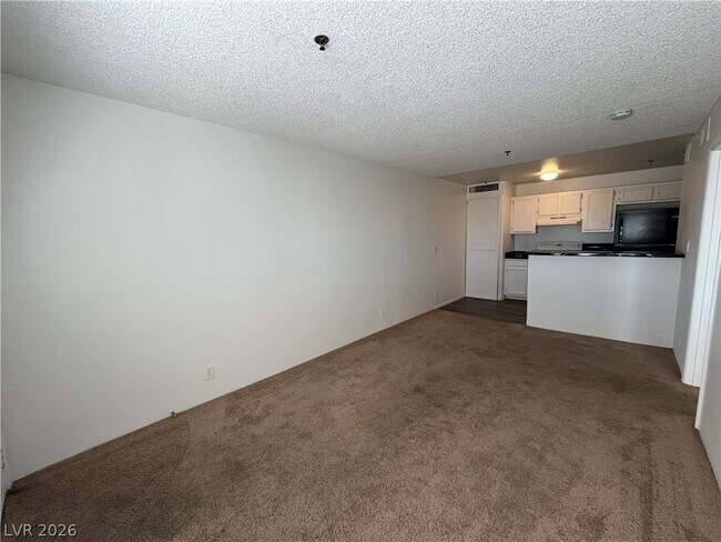 1381 E University Ave. Unit 304