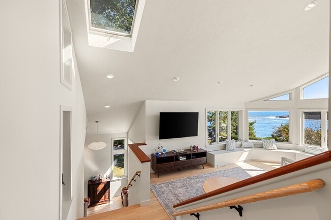 10 Crowninshield Rd