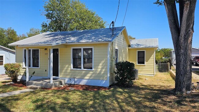 Photo - 1614 N Lynn St