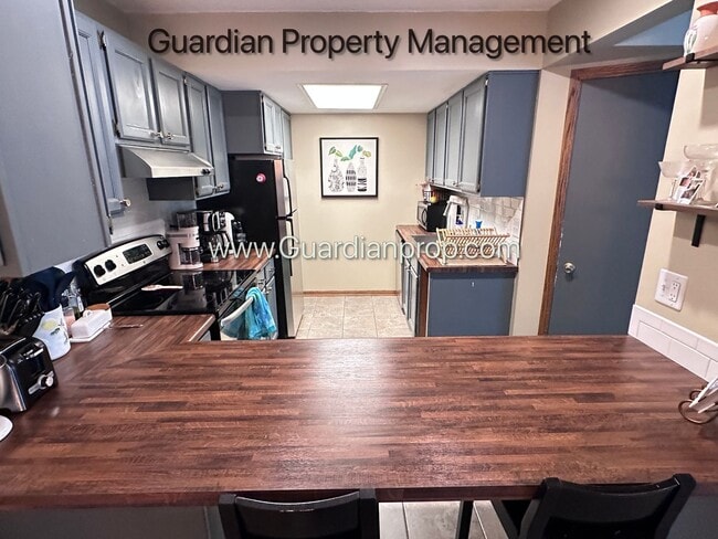 Photo - St Louis Park 2 Bedroom Town Home, Dishwasher, 1 Car Garage, Central Air, W/D