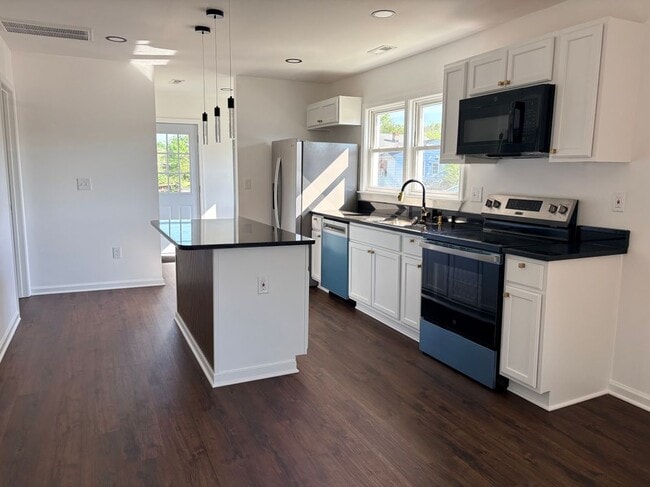 Photo - 1401 Hanover St