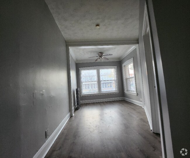 Building Photo - 6633 S Ellis Ave Unit 1 Rental