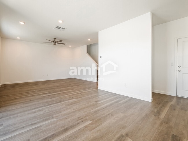 Photo - 2348 Devin Ave