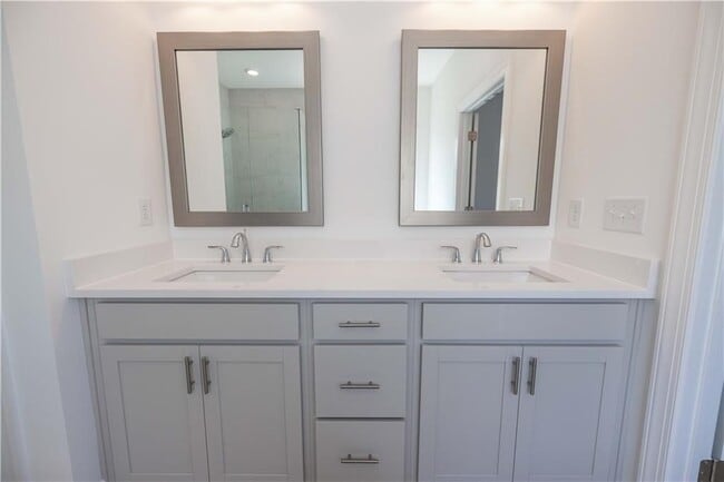 Photo - 530 Healy Dr