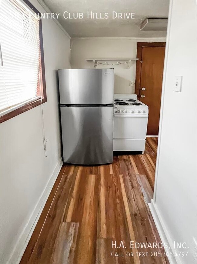 Photo - 5 Country Club Hills