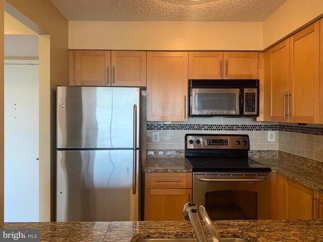 Photo - 10101 Grosvenor Pl Unit 2004
