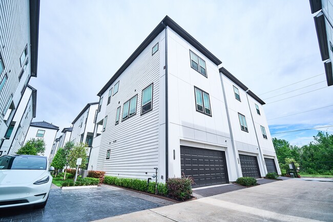 Photo - 2802 Grand Fountains Dr