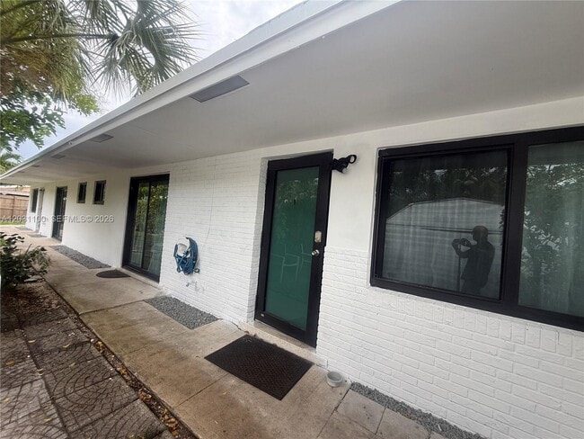 Building Photo - 1700 SW 20th St Unit A