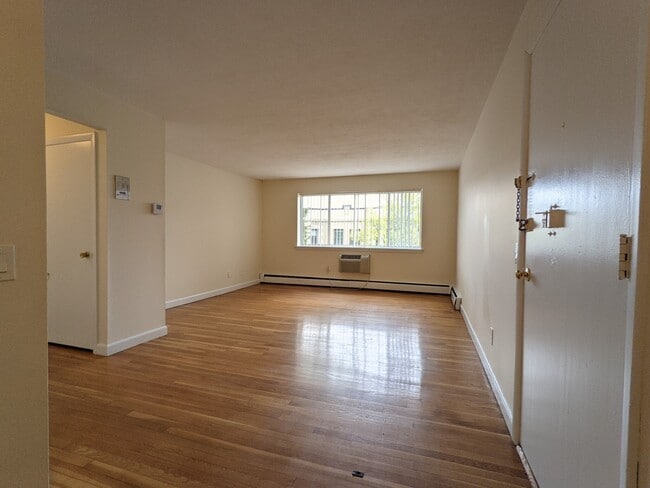 Building Photo - 75 Gardner St Unit 37