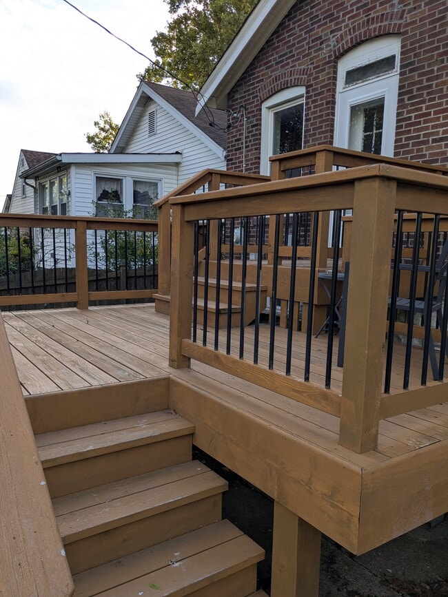 Beautifully stained deck with multiple levels - 1458 Graham St