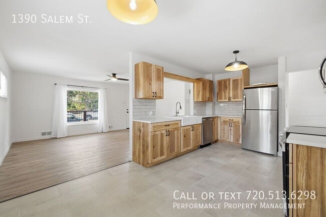Photo - 1390 Salem St