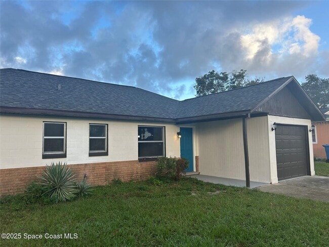 Building Photo - 1744 Valencia Ave