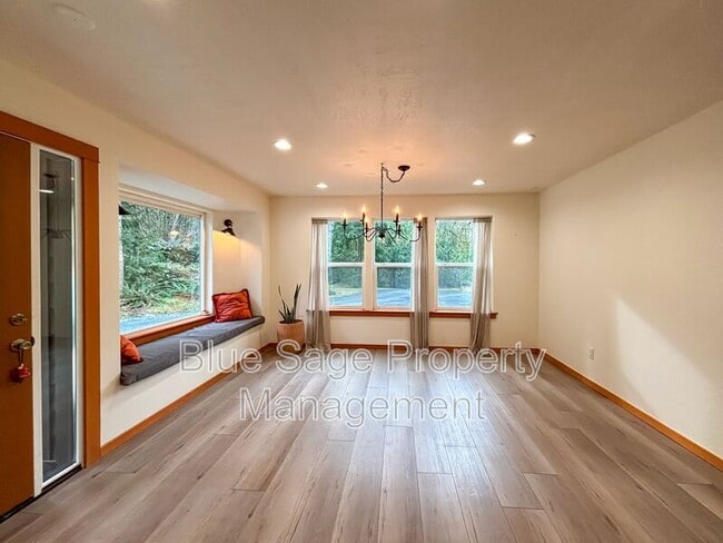 Photo - 241896 US-101