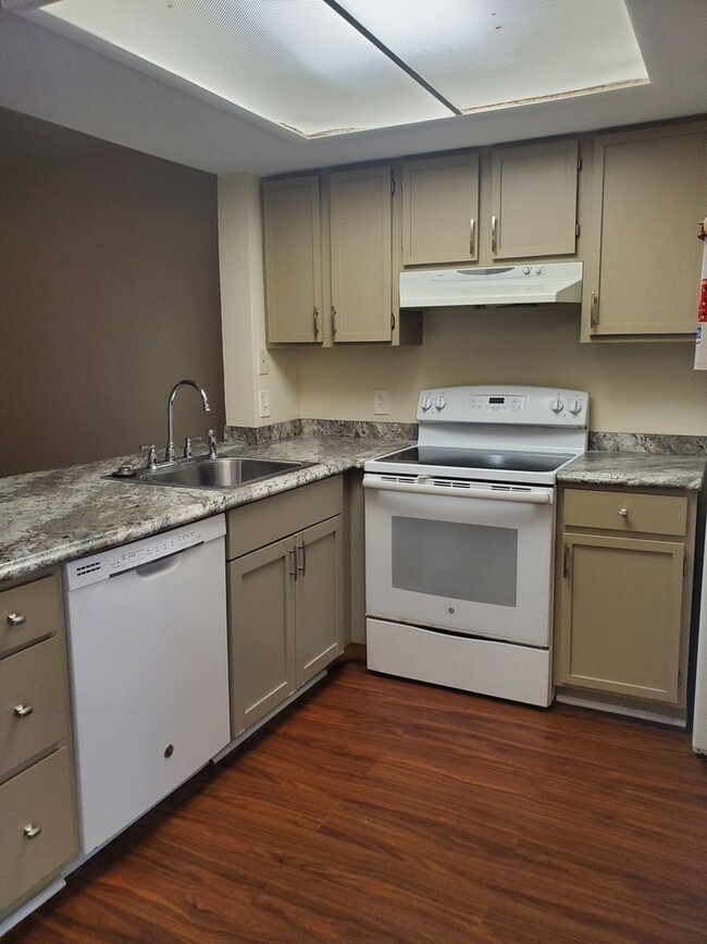 Photo - **Available NOW** 2 Bedroom/ 2 Bath Condo ...