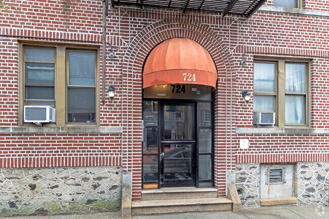 Entrance - 724 E 216th