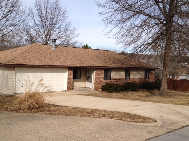Photo - 707 Greenbriar Dr House