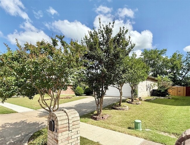 Photo - 1620 Flagstone Ln