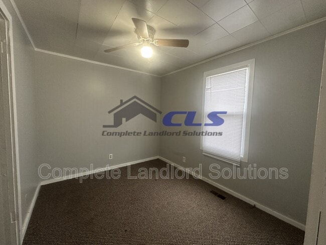 Photo - 916 Kussner St