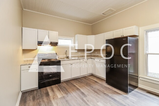 Photo - 836 E Devonshire St