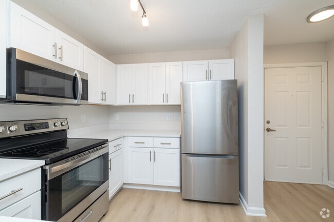 2BR, 2BA - 1,109SF - Kitchen