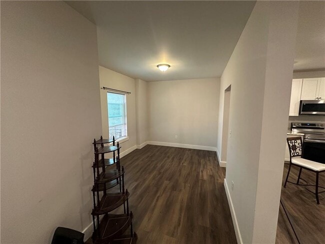 Photo - 370 Crestbrook Ln