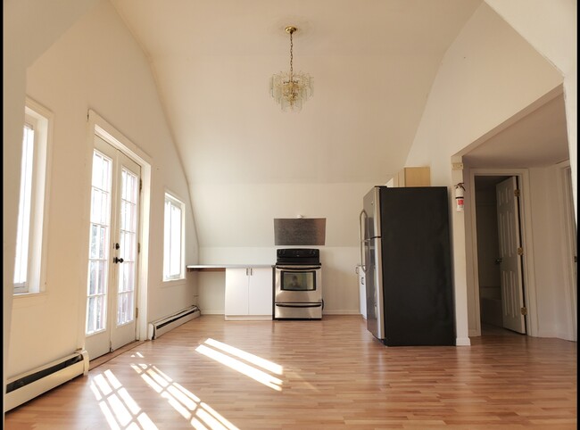 Building Photo - 1370 Middle Rd Unit 2 Rental