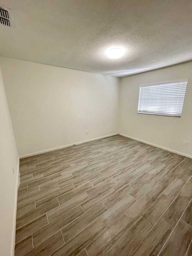 605 N Stella Ave Unit B