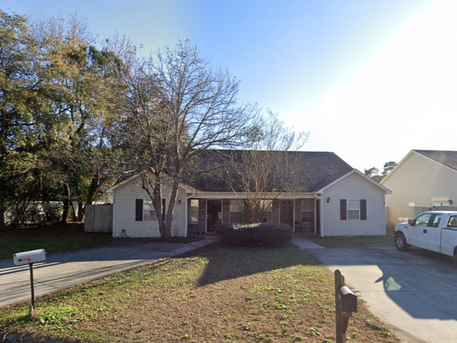 Building Photo - $1,595 Mo. - Pet Friendly, 3 Bedroom, 2 Bath Duplex will be available soon!