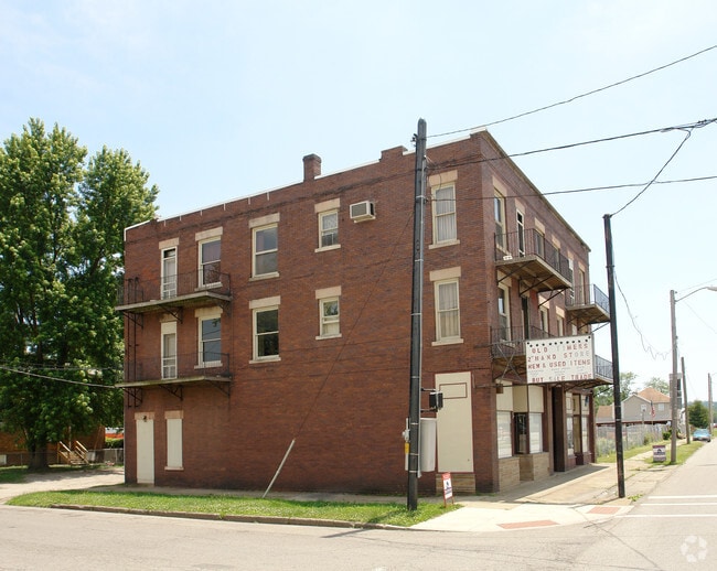 Photo - 904-908 Putnam Ave