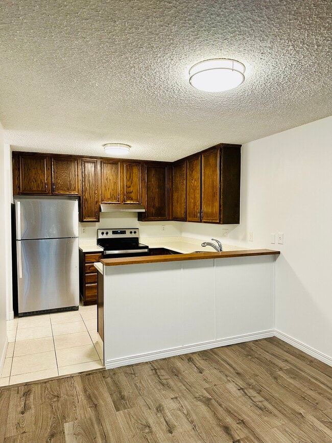 Photo - 3460 S Poplar St Unidad 102