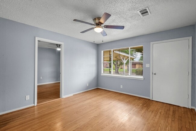 Photo - 7405 Carver Ave