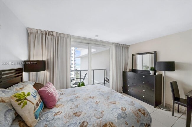 Building Photo - 19201 Collins Ave Unit 1117