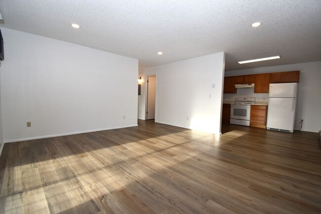Photo - Great centrally located 2nd floor, 2 Bedroom 1 Bathroom apartment! Unit 60