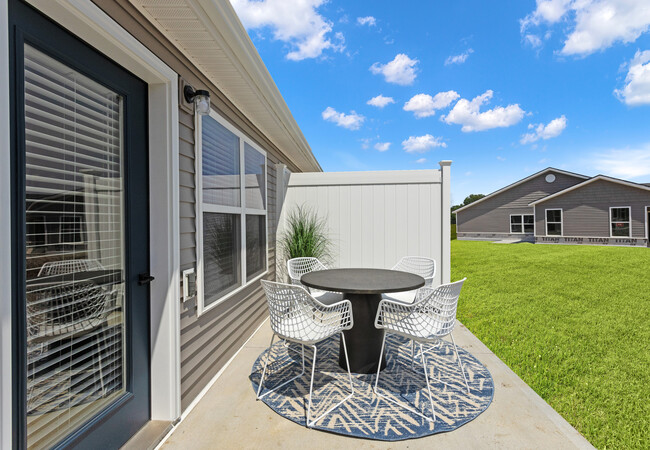 Forestwood-Patio - Arabella Apartments