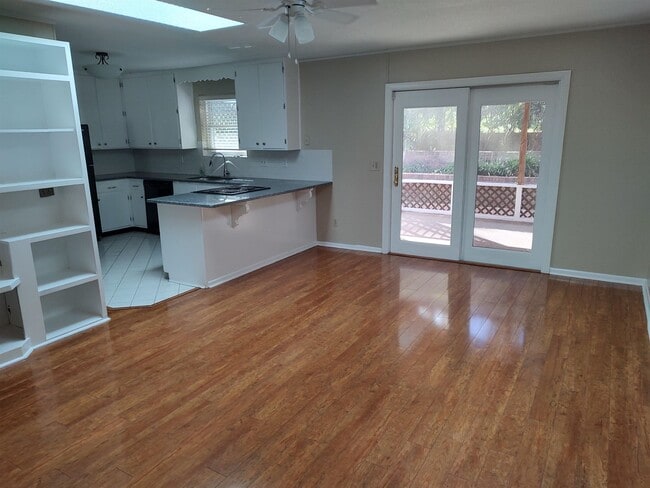 Photo - 1533 Woodgate Way