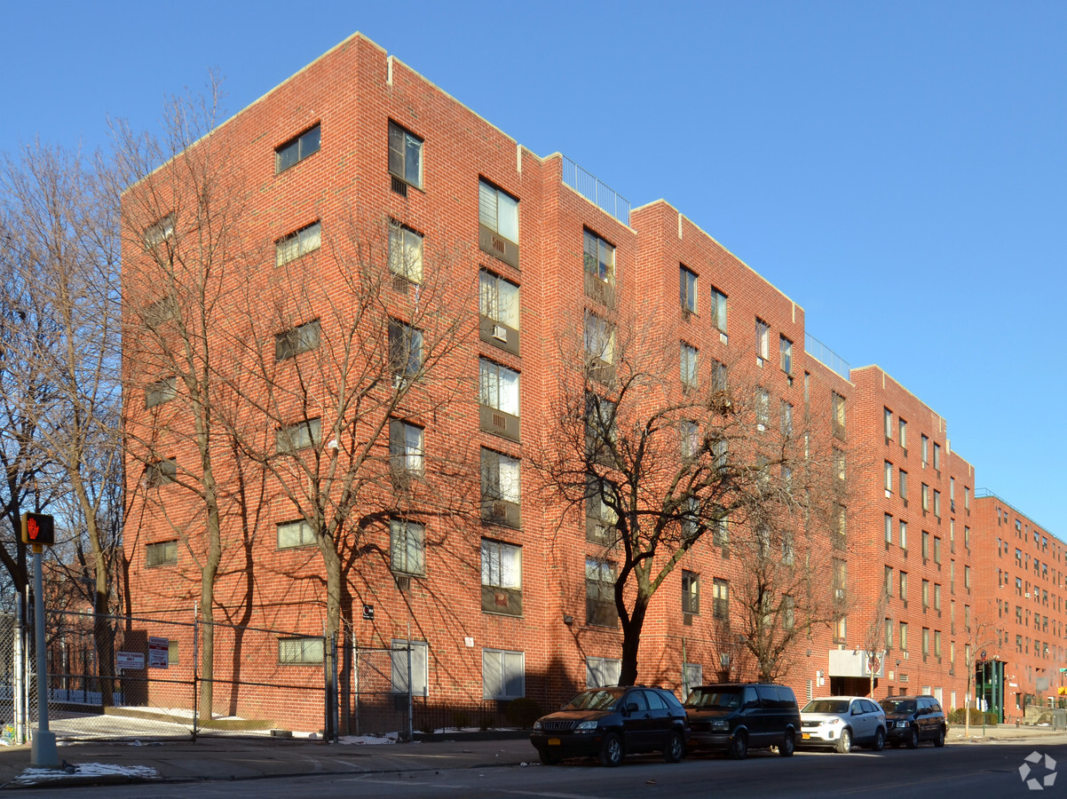 Christopher Court - Christopher Court Apartments